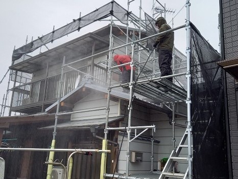 2人で高圧洗浄作業